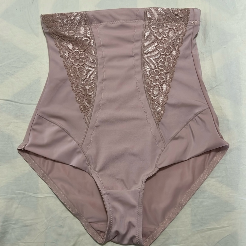 F.I.T Figure Improving Technology Firm Control Hi-Waist Brief Size M